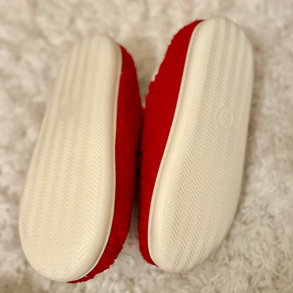 Wonderkids Red Cabin Crew Christmas Slippers‎ Kids Size 4-5